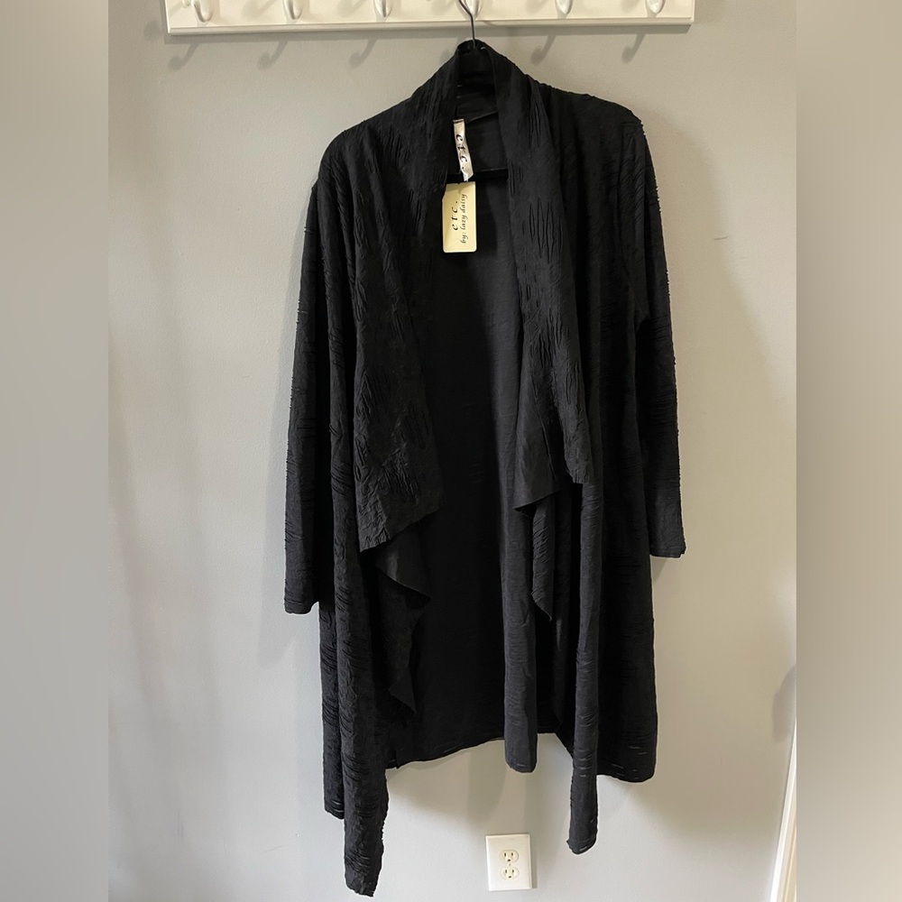 Etc. By Lazy Daisy Wrap‎ black one size